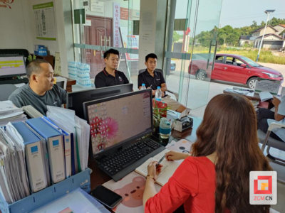 富順縣創(chuàng)新服務(wù)模式 院壩里的“一站式”服務(wù)，助力農(nóng)民工就業(yè)創(chuàng)業(yè)與企業(yè)咨詢同步提升